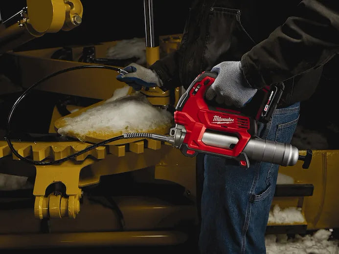 Milwaukee 2646-21CT M18™ Cordless 2-Speed Grease Gun Kit with 1
